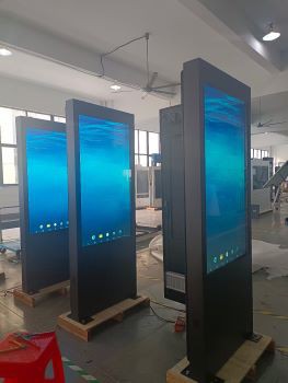 Открытый киоск с сенсорным экраном